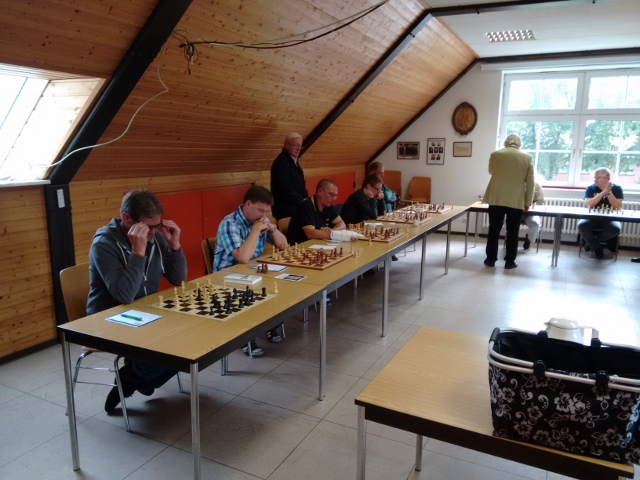 Simultanveranstaltung am Sonntag (12 Herausforder gegen den Großmeister)