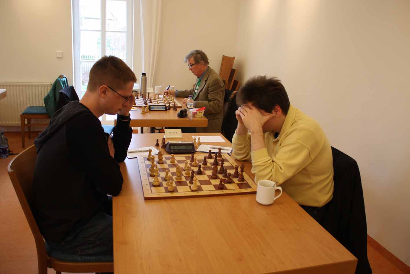 Brett 8:
Jan Eckrath (1317) - Holger Krause (1276)  
0 : 1