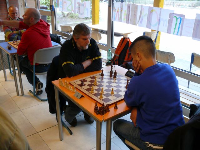 (Brett 3)
Shkolnik : Hengst
1 : 0