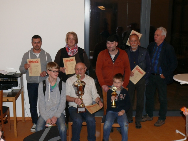 hinten: Alzidi (<1600), Greve (<1200), Hertel (2.), Dr. Jahns (Bester Senior), Huhs (3.)
vorne: Marwede (Trostpreis), Krneta (1.), Krüger (Bester Jugendlicher)